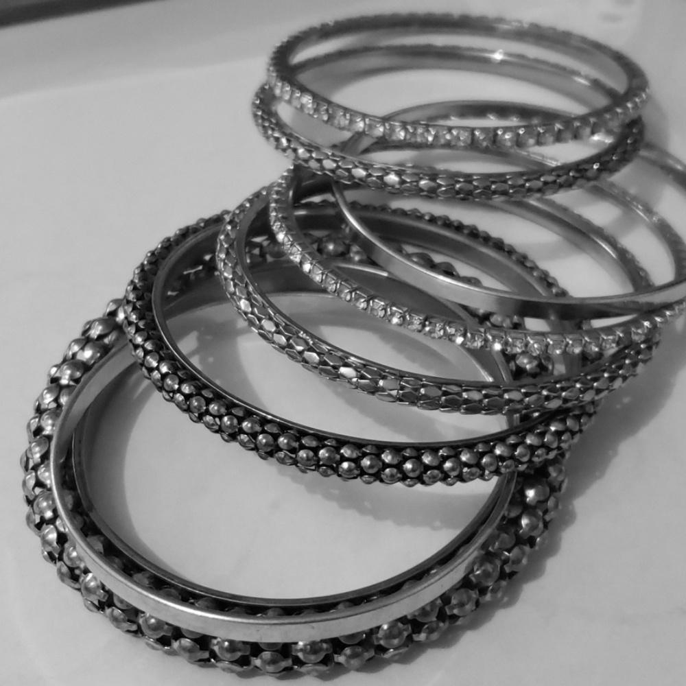 Set of 8 bracelets